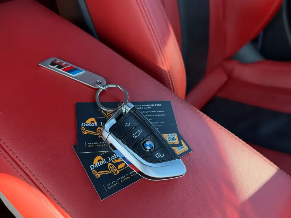 Čištění interiéru BMW M3 (3)