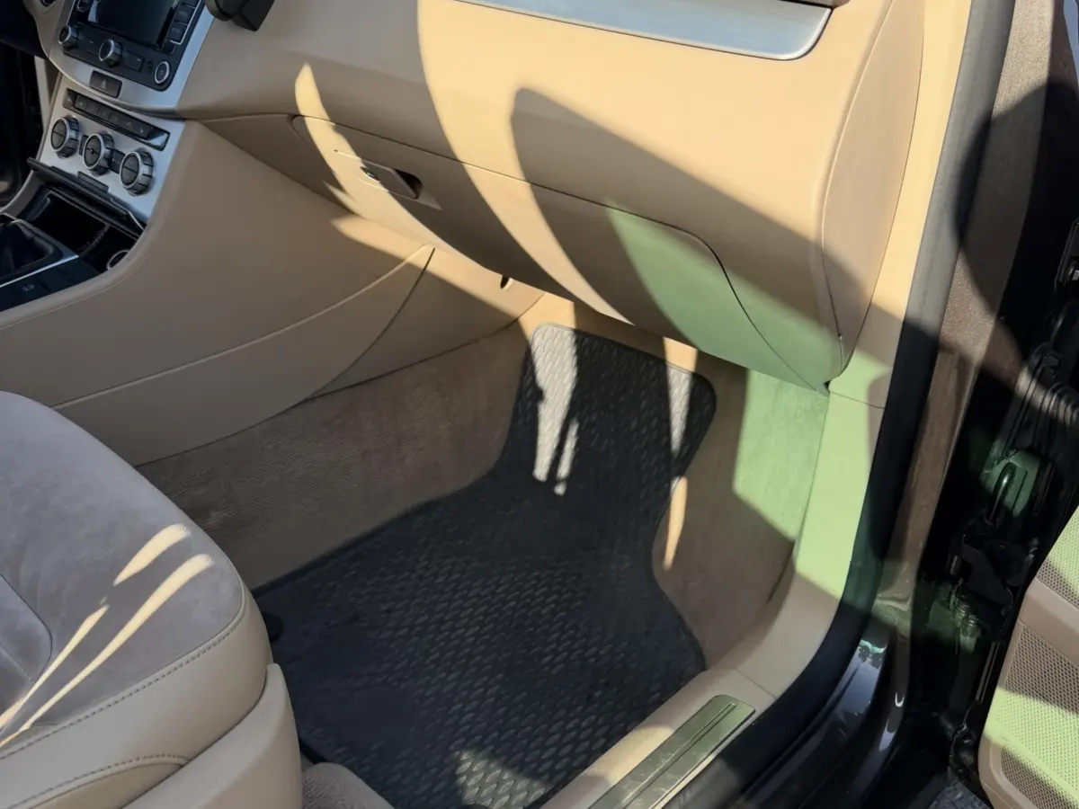 Čištění interiéru Volkswagen Passat · Zárubice (2)