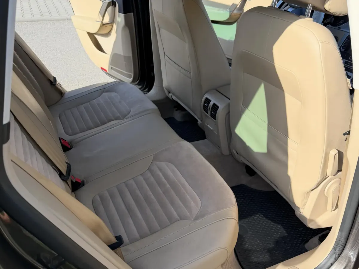 Čištění interiéru Volkswagen Passat · Zárubice (4)