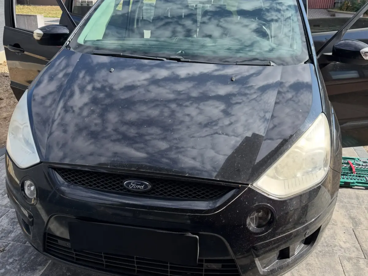 Čištění interiéru Ford S-Max · Zárubice (okres Třebíč) (1)